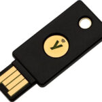 Yubico Security key 5060408461426 / YubiKey 5 NFC Gold on Black